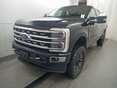 Used 2023 Ford F350 Platinum AWD/4WD image 2