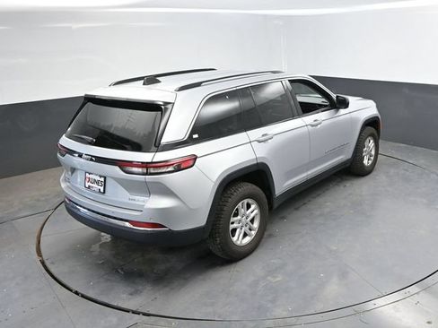 Used 2024 Jeep Grand Cherokee Laredo AWD/4WD image 38