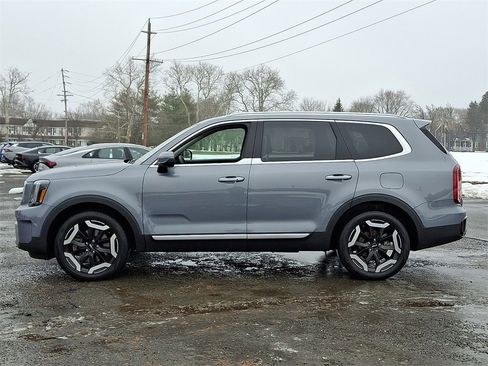 Certified 2023 Kia Telluride S image 4
