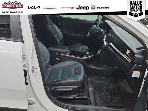 Used 2020 Kia Niro EX Premium w/ Cold Weather Package image 13