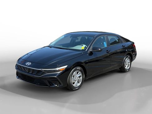 Certified 2026 Hyundai Elantra SE FWD image 1