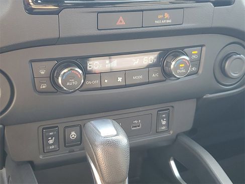 Used 2023 Nissan Frontier SV w/ SV Convenience Package image 29