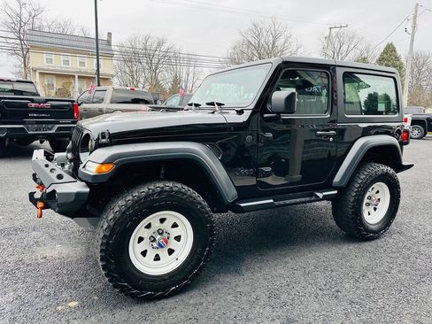 Used 2023 Jeep Wrangler Sport image 3