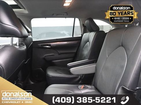 Used 2021 Toyota Highlander Limited image 12