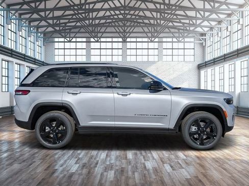 New 2025 Jeep Grand Cherokee Limited w/ Luxury Tech Group II RWD image 3