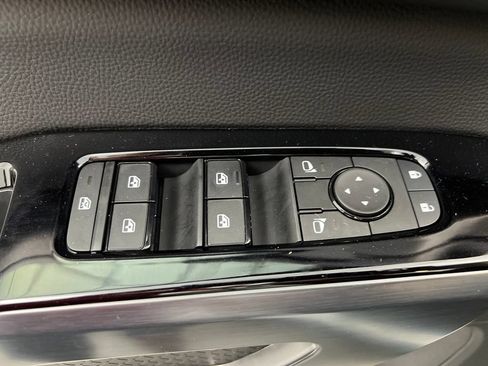 Used 2025 Nissan Pathfinder SL AWD/4WD image 15