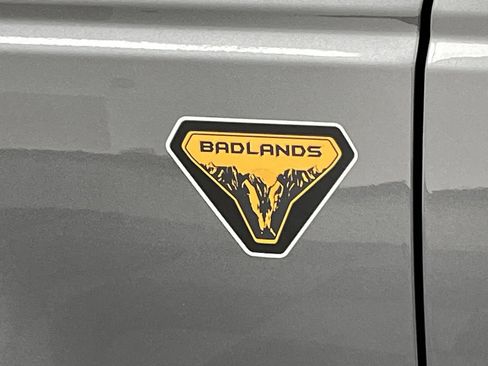 Used 2023 Ford Bronco Badlands image 30