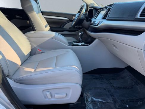 Used 2019 Toyota Highlander XLE image 20