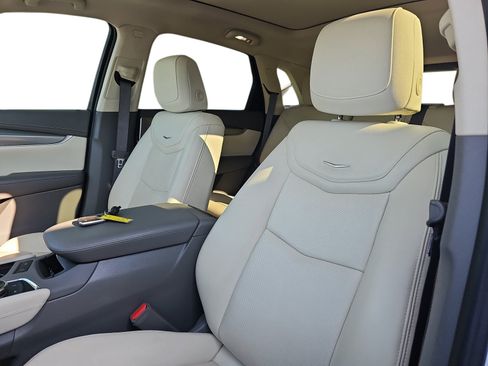 Used 2022 Cadillac XT5 Premium Luxury w/ LPO, Floor Liner Package FWD image 12