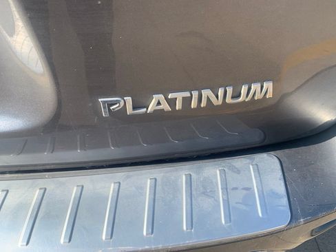 Used 2017 Nissan Pathfinder Platinum FWD image 7