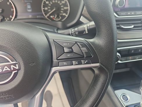 Used 2025 Nissan Altima 2.5 SV image 21