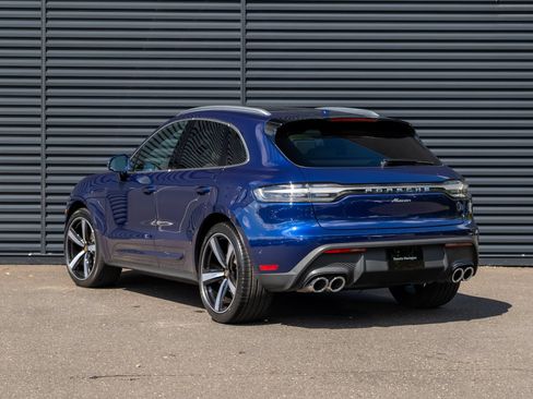 Certified 2022 Porsche Macan AWD/4WD image 3