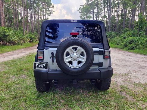 Used 2013 Jeep Wrangler Sport AWD/4WD image 5