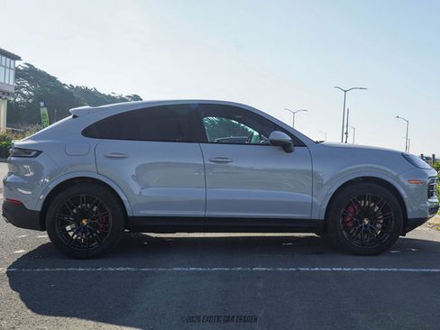 Used 2024 Porsche Cayenne S image 9