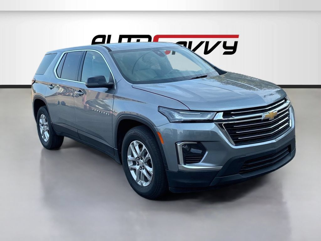 Used 2023 Chevrolet Traverse LS FWD image 1