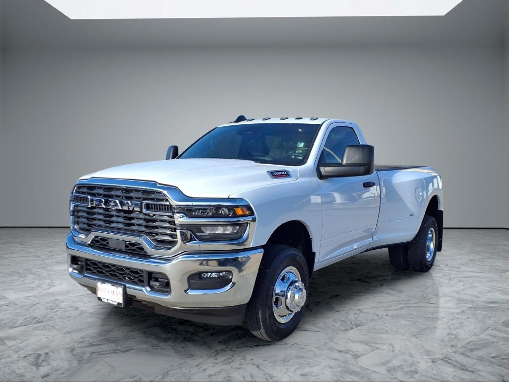 Used 2026 RAM 3500 Tradesman w/ Chrome Appearance Group A AWD/4WD image 3