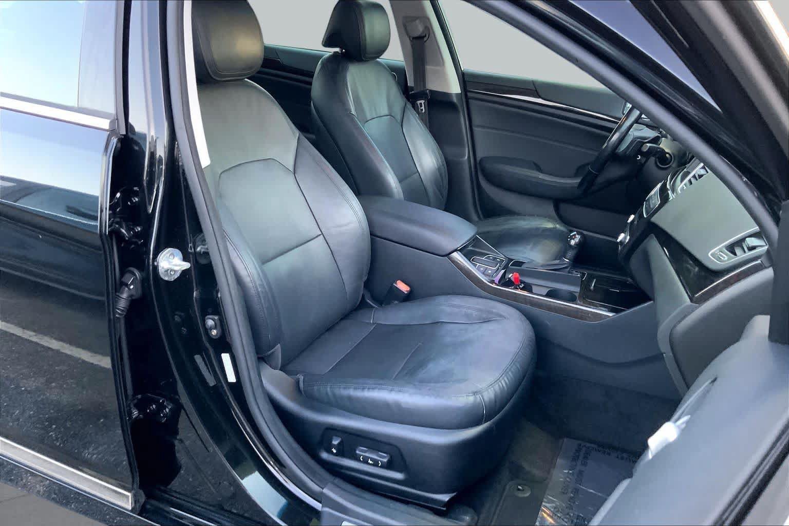 Used 2015 Kia Cadenza Premium w/ Luxury Package FWD image 8