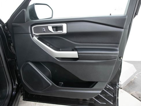 Used 2020 Ford Explorer XLT w/ Equipment Group 202A AWD/4WD image 13