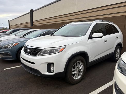 Used 2014 Kia Sorento LX image 5