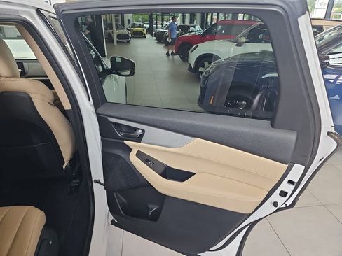 Used 2023 Acura MDX SH-AWD image 19