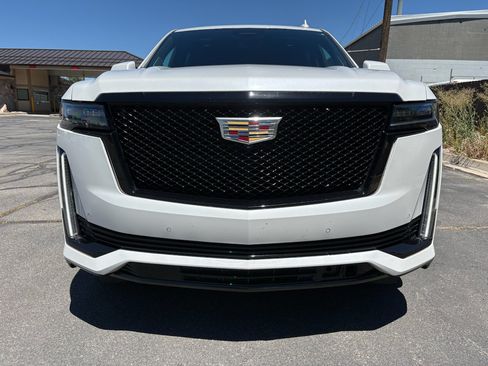 Used 2022 Cadillac Escalade ESV Sport Platinum w/ Heavy-Duty Trailer Package AWD/4WD image 7