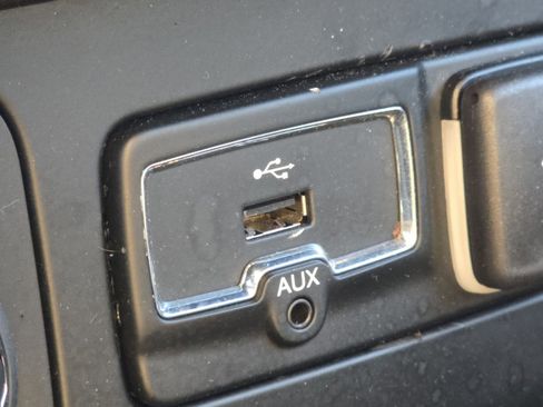 Used 2016 Jeep Renegade 75th Anniversary image 4