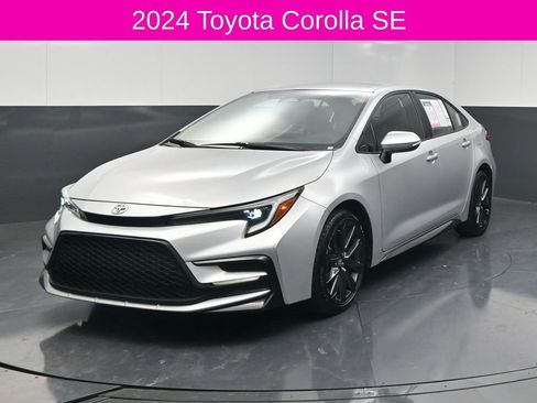 Used 2024 Toyota Corolla SE image 2
