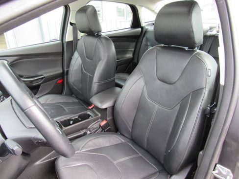 Used 2017 Ford Focus Titanium FWD image 17