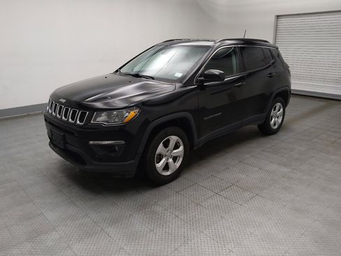 Used 2019 Jeep Compass Latitude w/ Popular Equipment Group AWD/4WD image 2