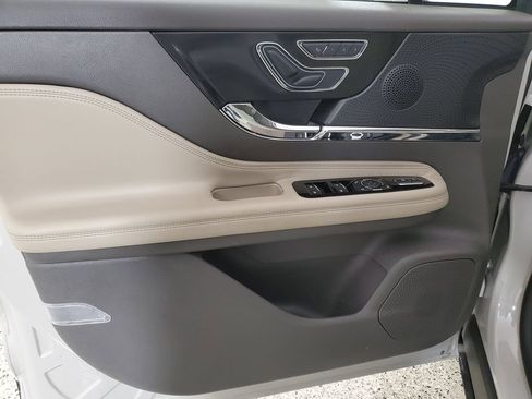 Certified 2024 Lincoln Corsair AWD image 18