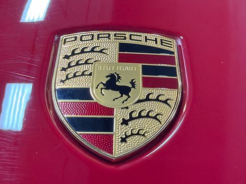 Certified 2025 Porsche Macan image 12