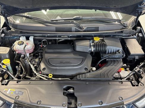 Used 2023 Chrysler Pacifica Touring-L FWD image 64