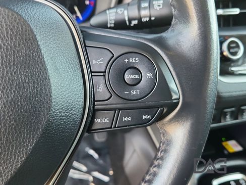 Used 2022 Toyota Corolla Cross XLE image 28