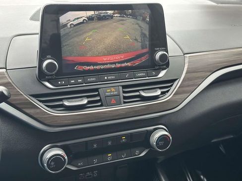 Used 2024 Nissan Altima 2.5 SV image 19