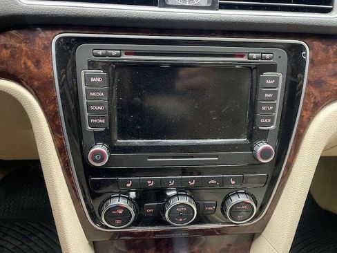 Used 2013 Volkswagen Passat TDI SEL Premium FWD image 10