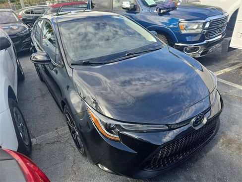 Used 2022 Toyota Corolla LE image 2