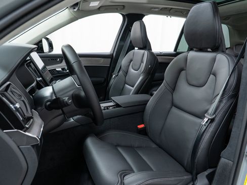 New 2026 Volvo XC90 B6 Ultra w/ Lounge Package image 13