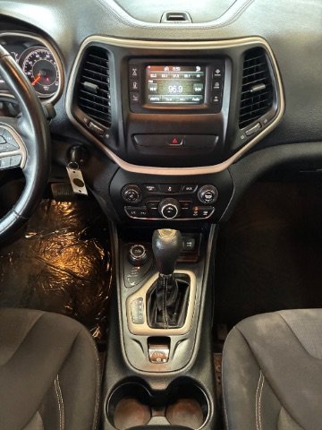 Used 2015 Jeep Cherokee Latitude AWD/4WD image 24
