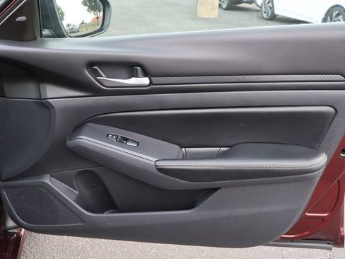Used 2025 Nissan Altima 2.5 SV FWD image 16