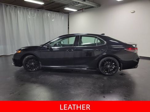 Used 2022 Toyota Camry XSE FWD image 5