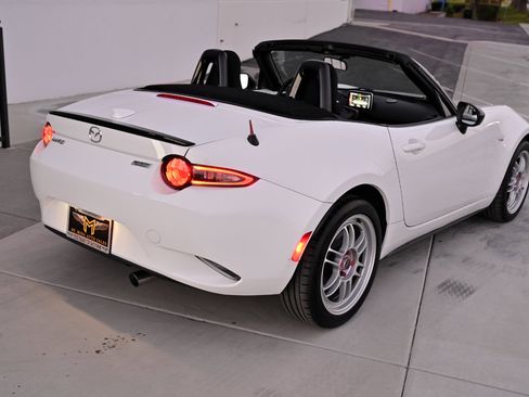 Used 2017 MAZDA MX-5 Miata Club image 6