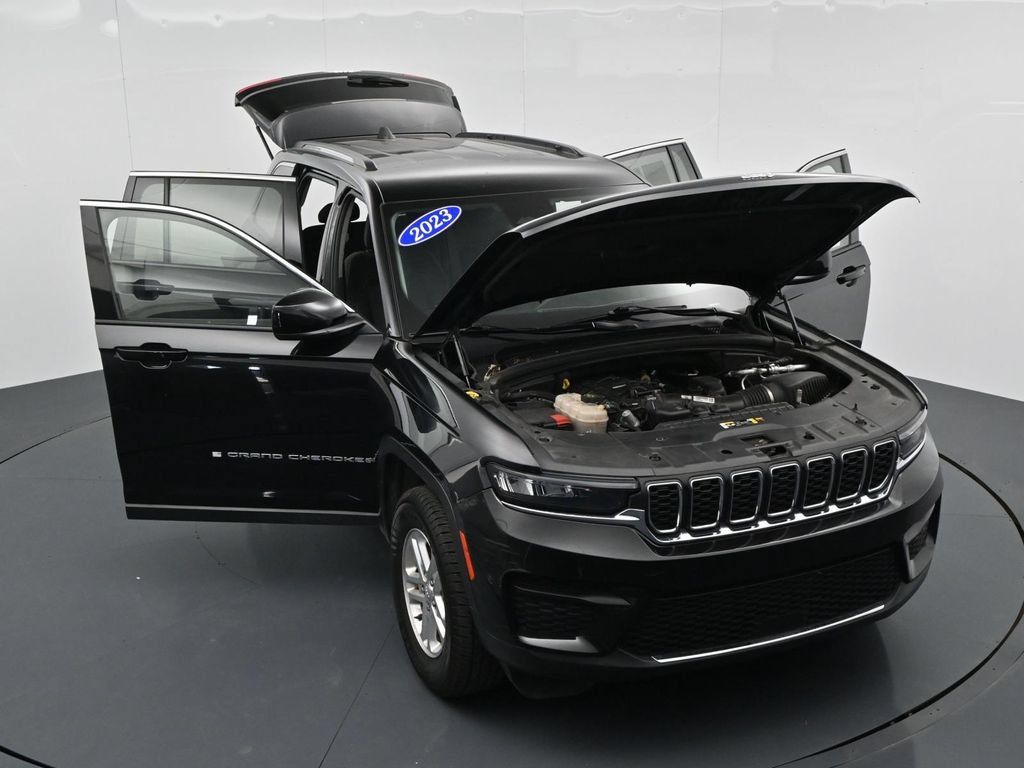 Used 2023 Jeep Grand Cherokee Laredo RWD image 34