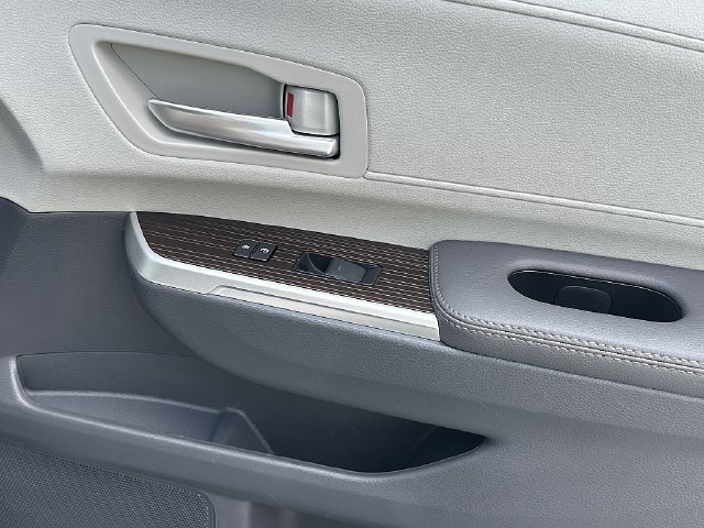 Certified 2024 Toyota Sienna XLE FWD image 12