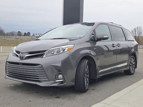 Used 2018 Toyota Sienna Limited Premium image 23