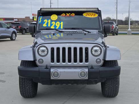 Used 2018 Jeep Wrangler Unlimited Sahara image 2