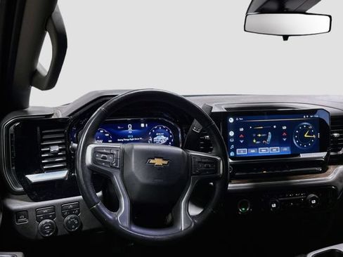 Used 2022 Chevrolet Silverado 1500 LT AWD/4WD image 18
