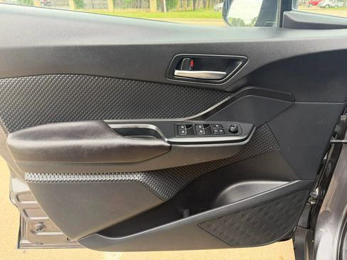 Used 2018 Toyota C-HR XLE FWD image 10