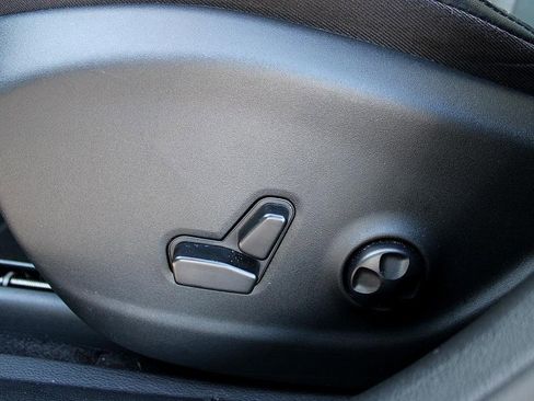 Used 2020 Jeep Cherokee Limited image 34