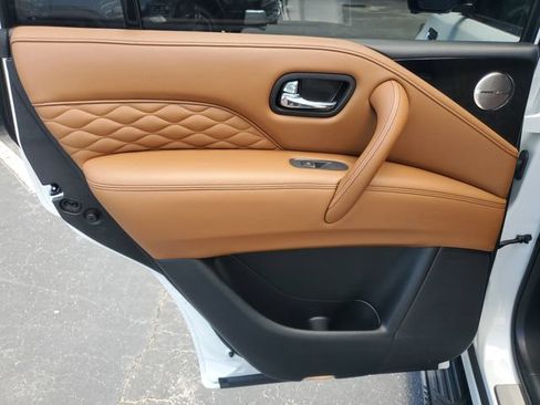 Used 2024 INFINITI QX80 Sensory w/ Cargo Package AWD/4WD image 9