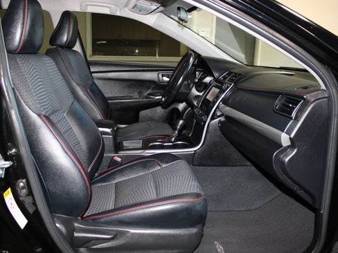 Used 2015 Toyota Camry SE FWD image 23